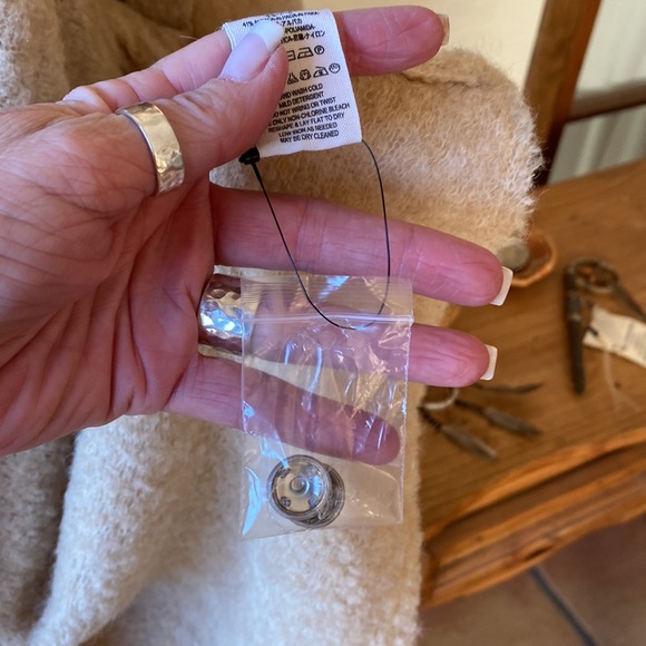 ✌️LIKE NEW ‼️ FREE PEOPLE ALPACA CAPE‼️ - Picture 11 of 16